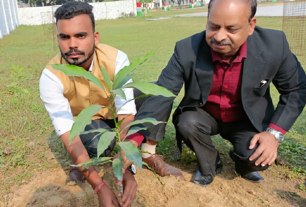 Mountaineer Nitish singh shared his experiences with students on International Mountain Day
