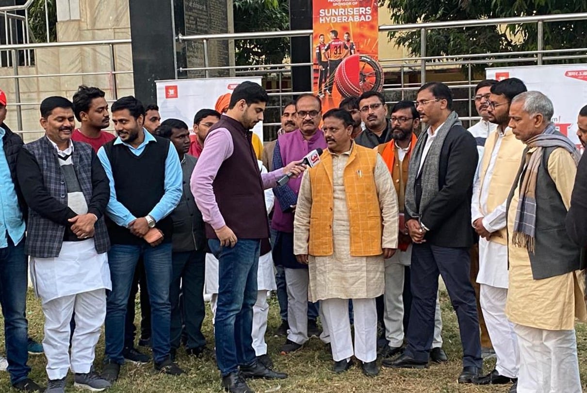 UP Assembly Election 2022 Azamgarh Live Debates and Discussions Coverage News Updates in Hindi
