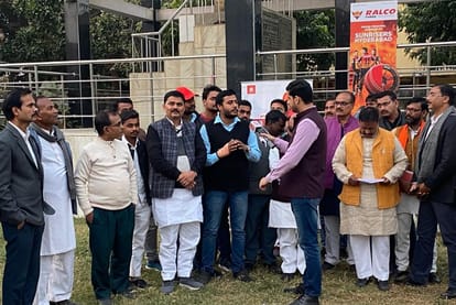 UP Assembly Election 2022 Azamgarh Live Debates and Discussions Coverage News Updates in Hindi