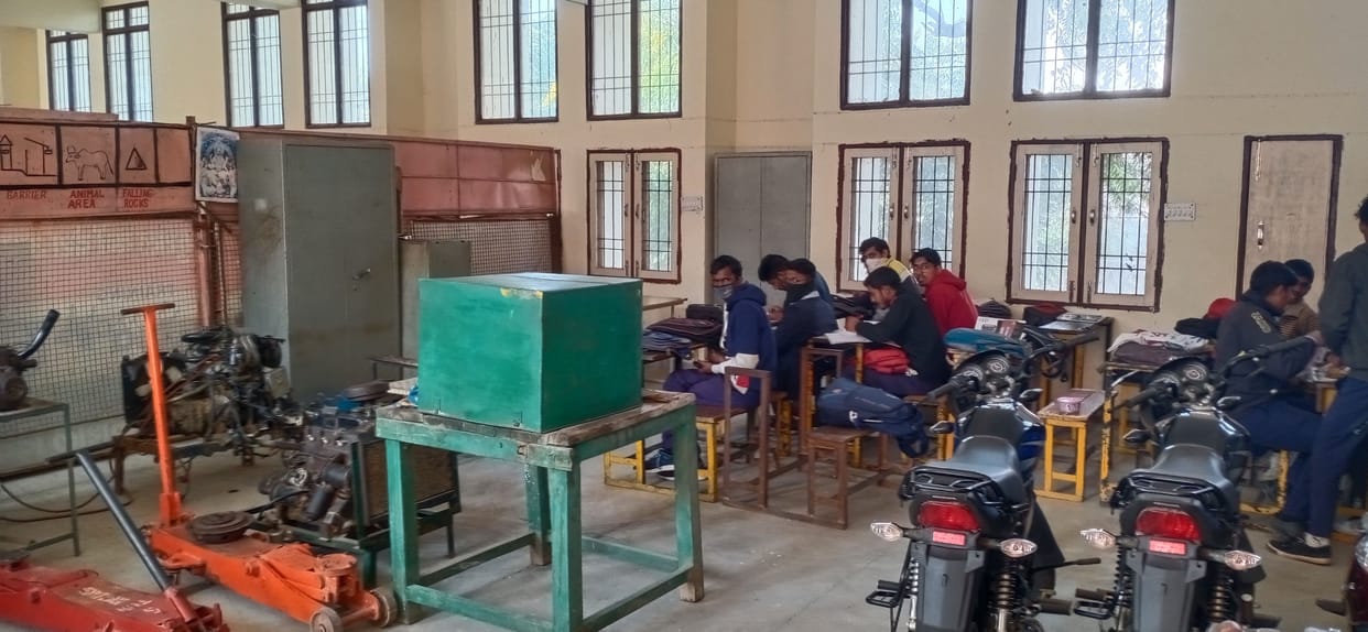 Crores of machines started rusting in the old building of ITI