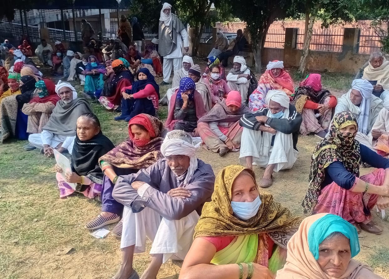 Tension to get pension: Illiterate impression on forehead, helplessness to prove one's age in hands
