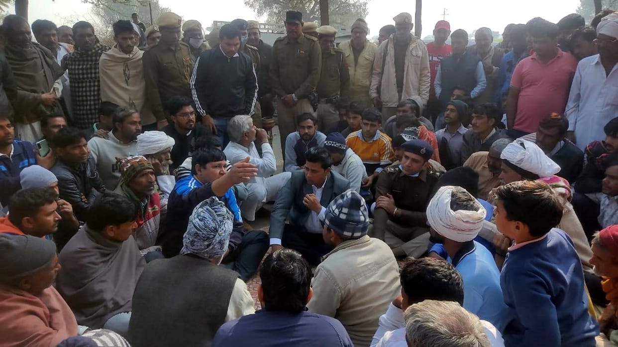 After the death of the woman, the villagers jammed for four and a half hours at Bahl, Dhigawa, hill turn