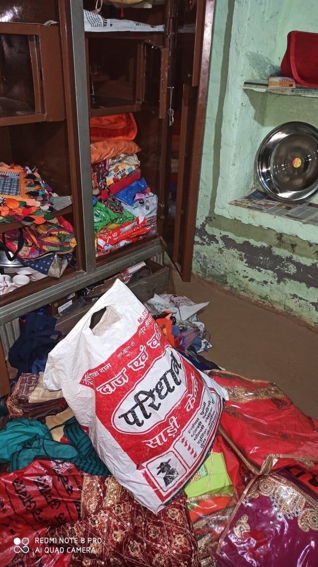 Hathras: Jewelry and cash stolen by breaking cupboard locks