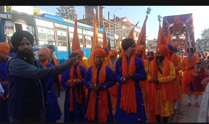 singh sabha organised nagar kirtan  in gumarwin bilaspur  himachal pradesh