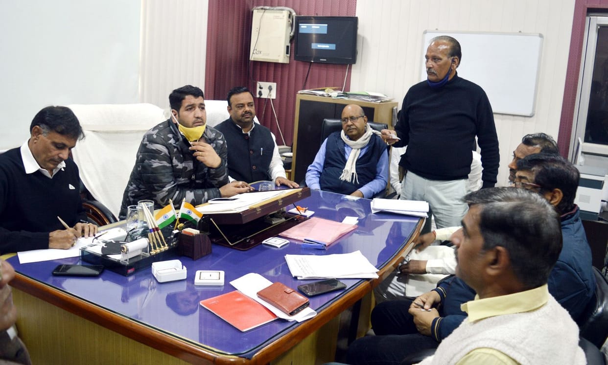 Bhiwani markets will be cleaned at night, will catch stray animals