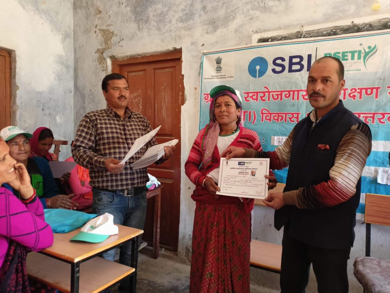 Distribute certificates to 65 women members