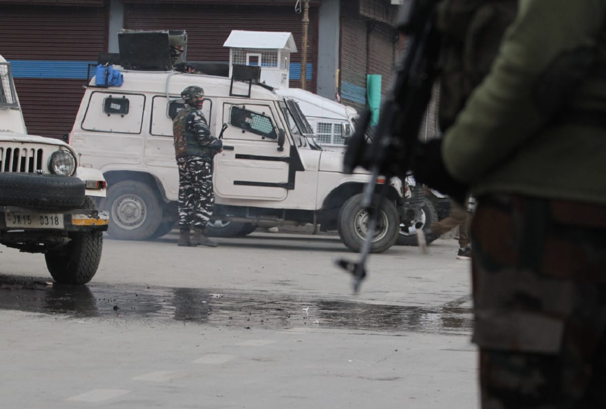 Jammu and Kashmir: Terrorists shoot at a police officer in Pulwama seriously injured