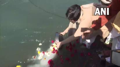 हरिद्वार गंगा में विसर्जित की गईं अस्थियां