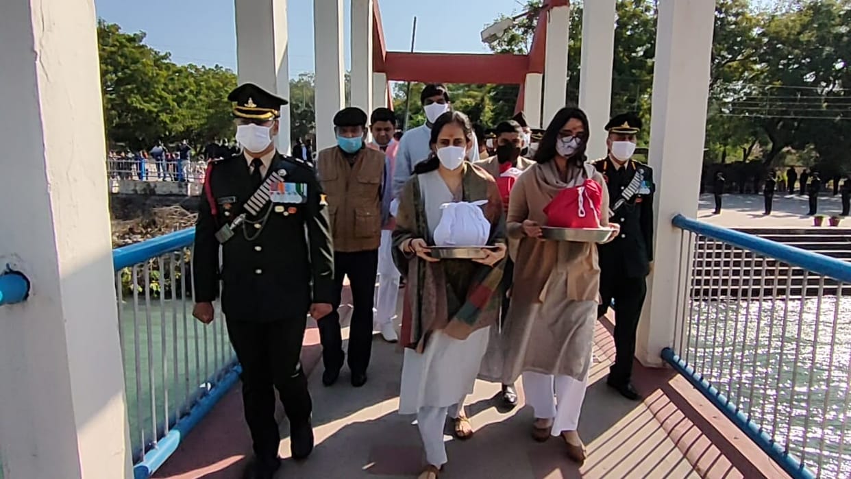 army helicopter crash cds general bipin rawat asthi visarjan today in haridwar Uttarakhand news: ashes immersed in Haridwar see photos