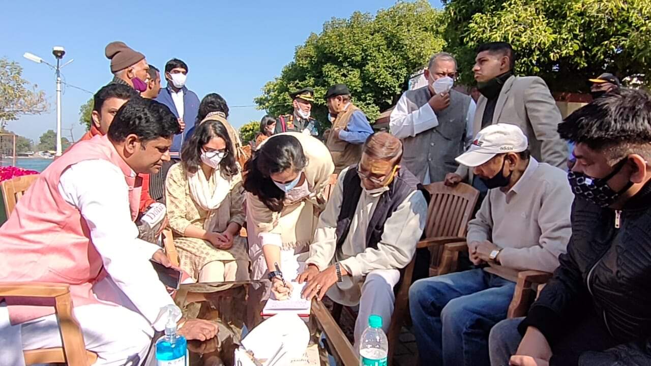 army helicopter crash cds general bipin rawat asthi visarjan today in haridwar Uttarakhand news: ashes immersed in Haridwar see photos