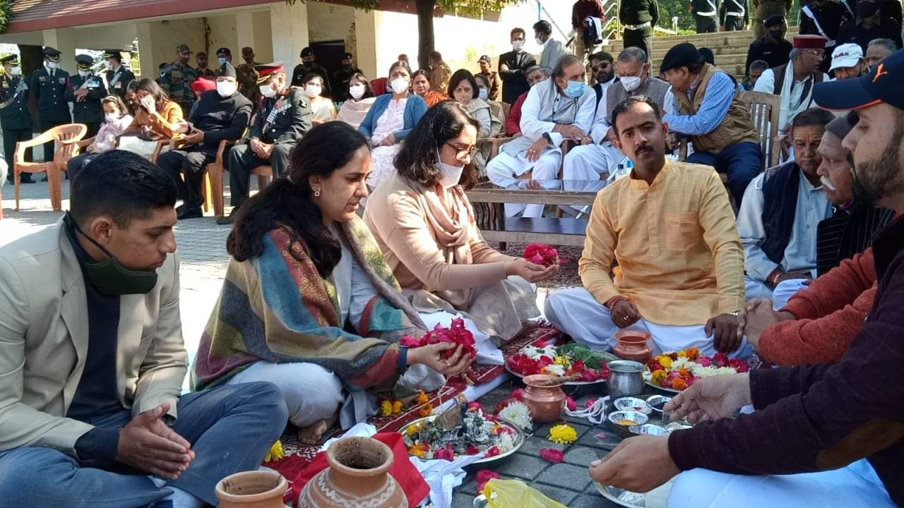 army helicopter crash cds general bipin rawat asthi visarjan today in haridwar Uttarakhand news: ashes immersed in Haridwar see photos