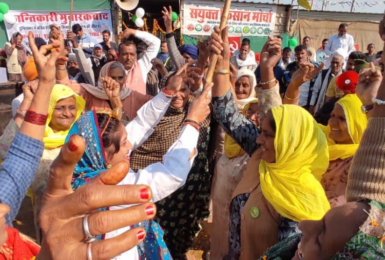 Farmers Returning Home are welcomed at Various Places