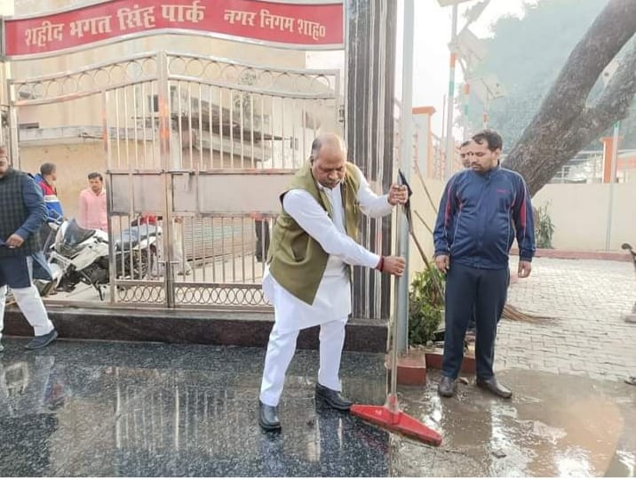 cleen india,bjp workers
