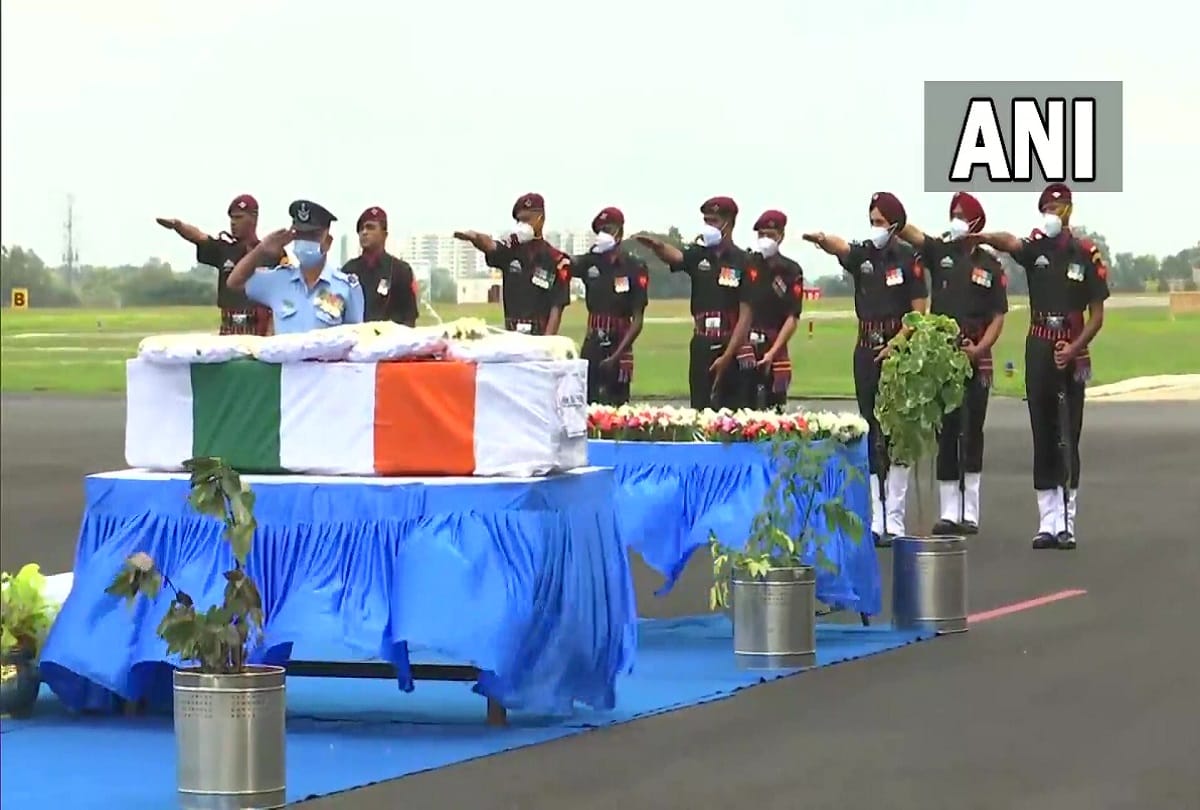 Coonoor helicopter crash Mortal remains of Lance Naik B Sai Teja and Wg Cdr PS Chauhan brought to his residence Live updates, Bipin rawat and Madhulika rawat