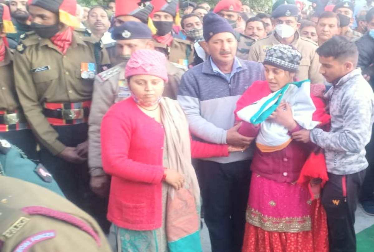 Coonoor Helicopter crash: Wife attended cds Bipin Rawat pso Vivek's last journey wearing Suhagin's outfit, shouted slogans of 'Mera Fauji Amar Rahe