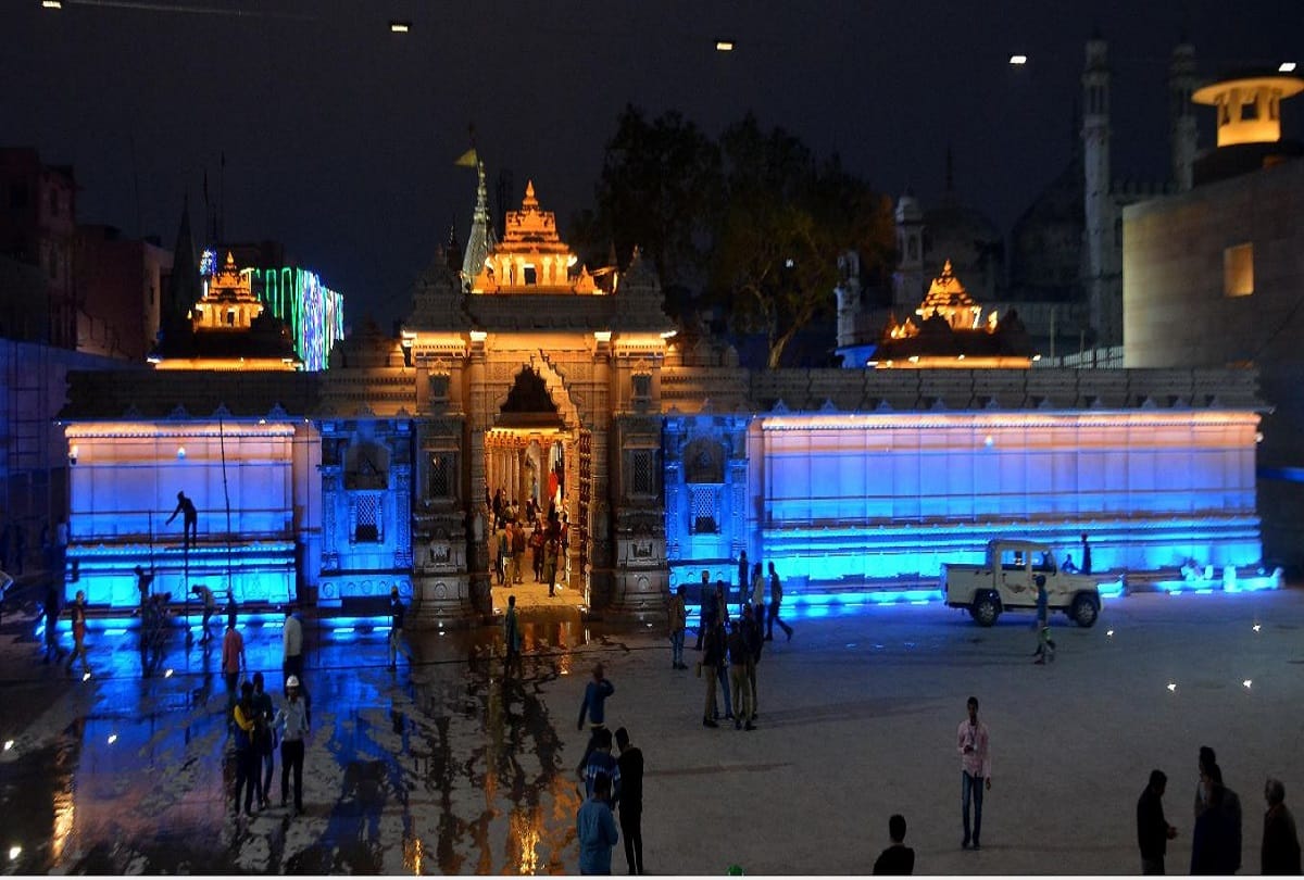 Permission to carry mobile in Kashi Vishwanath Dham devotees can be take selfie at temple square 