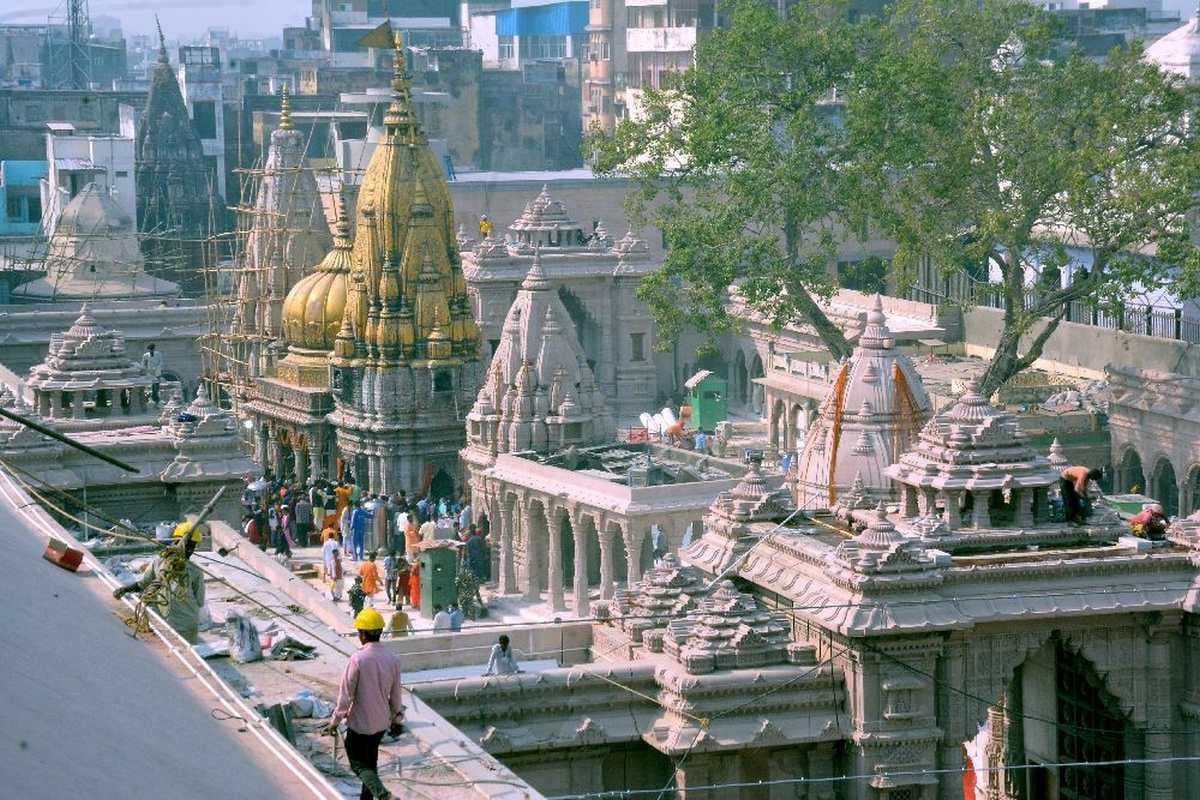Permission to carry mobile in Kashi Vishwanath Dham devotees can be take selfie at temple square 