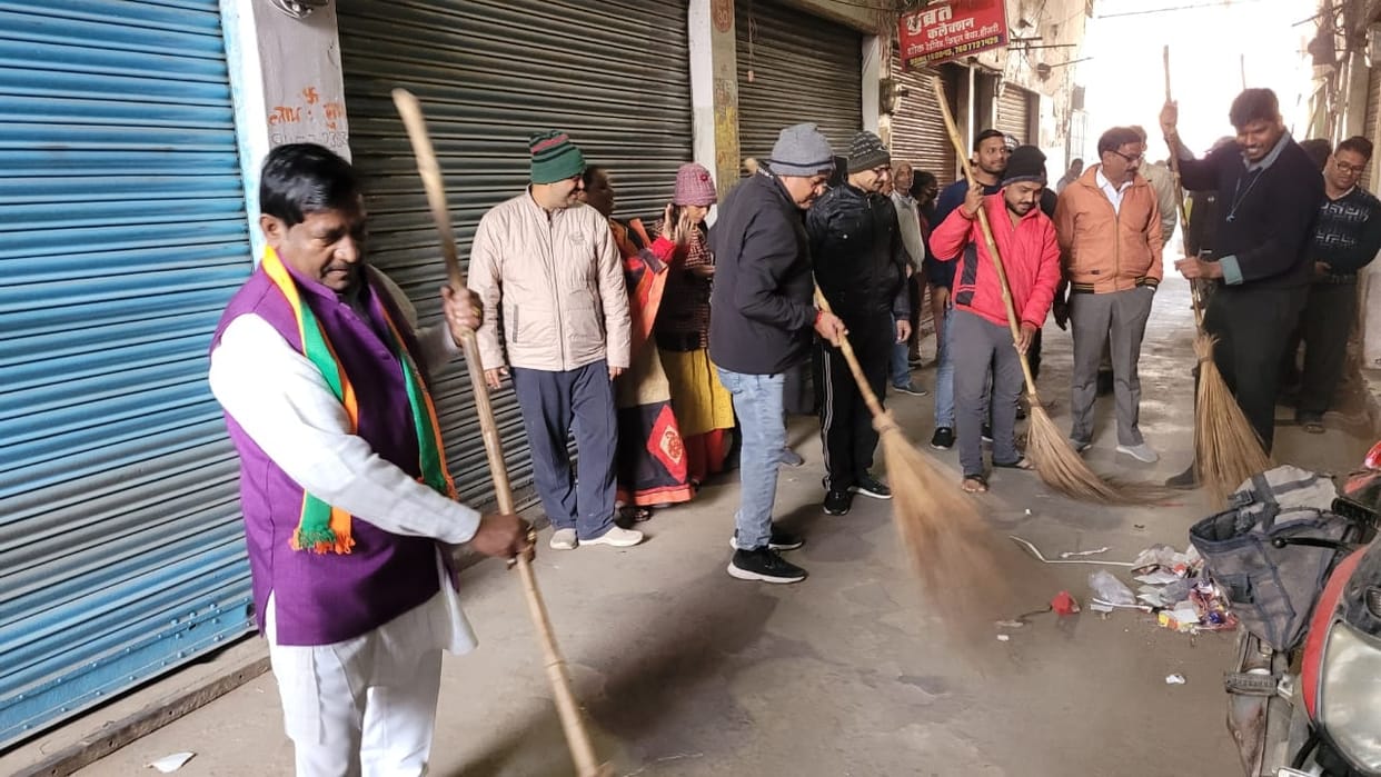 bjp workers start cleaning program
