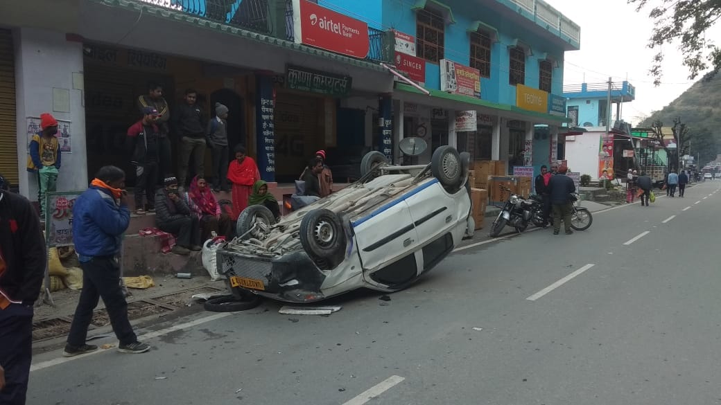 A woman injured in a car overturned on the road to save Scooty