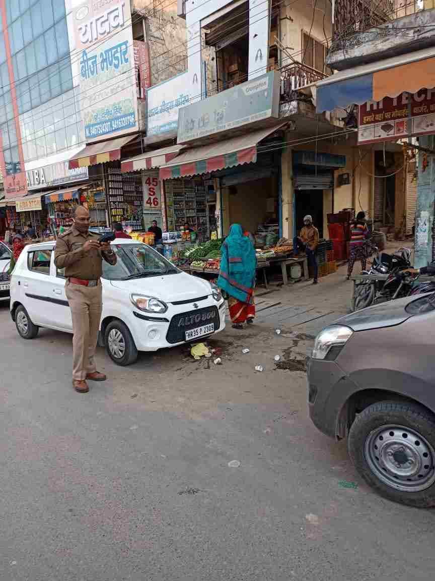 Traffic police cut challans of 65 vehicles