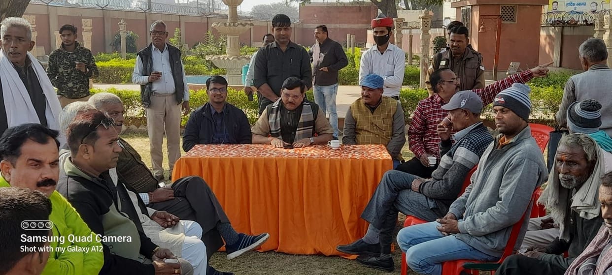 Hathras: People raised the problem of waterlogging, broken roads and cleanliness