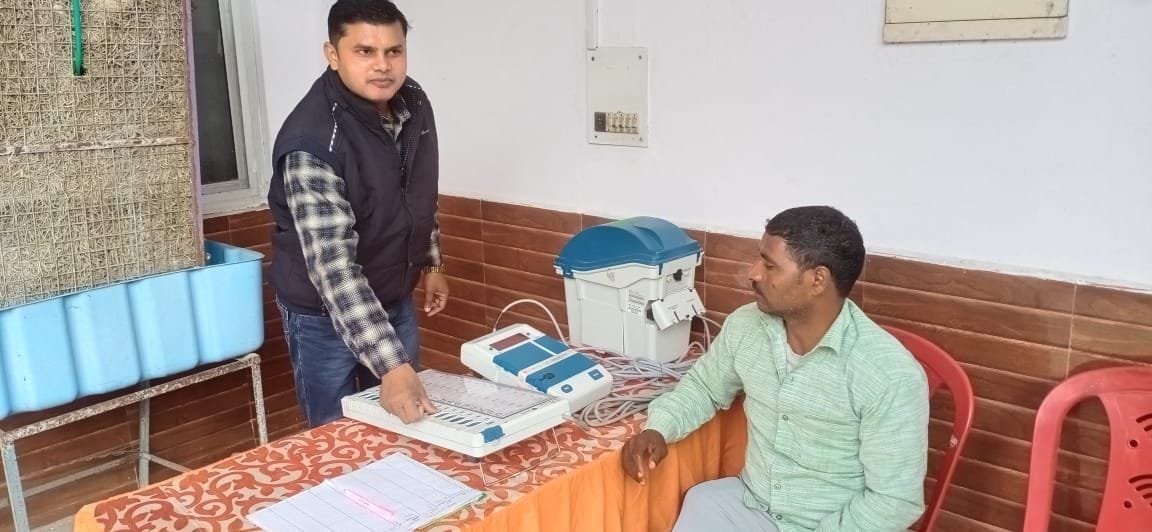 Hathras: Voters are being made aware by putting demo votes in EVMs