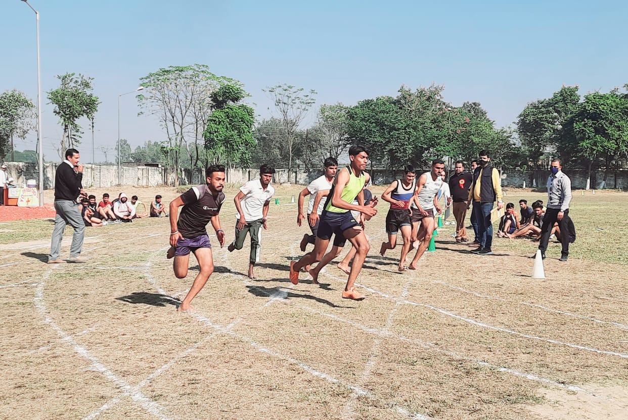 Abhishek first in 5000 meters race of students, Yamunanagar