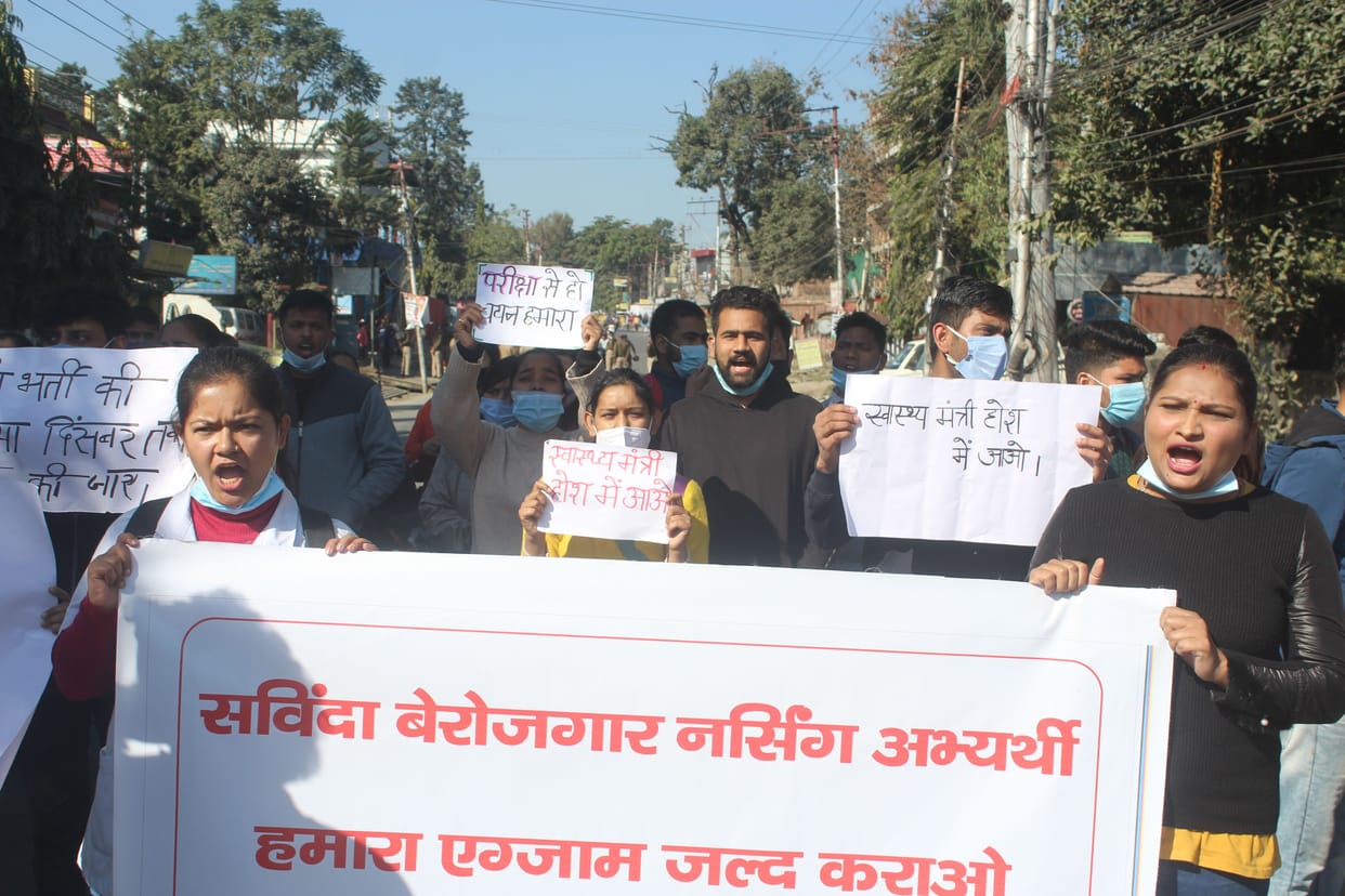 Unemployed nurses marched to the assembly demanding written examination