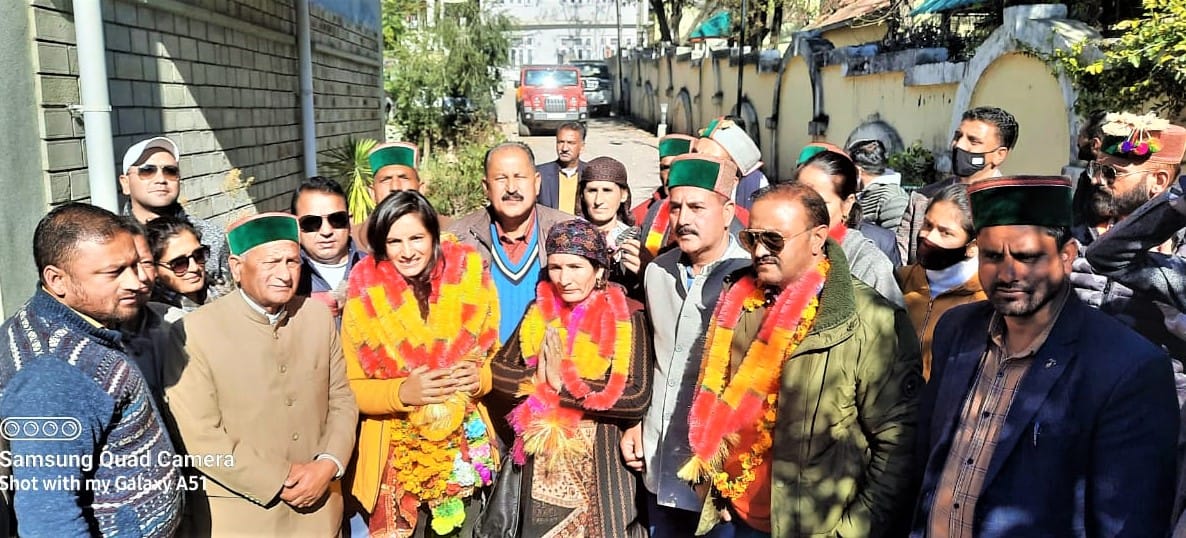 indian cricket team member renuka honoured by congress