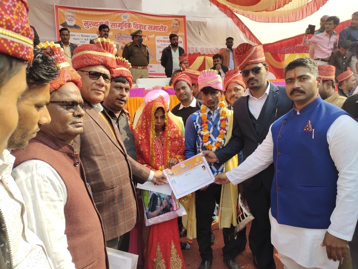698 couples got married in mass marriage