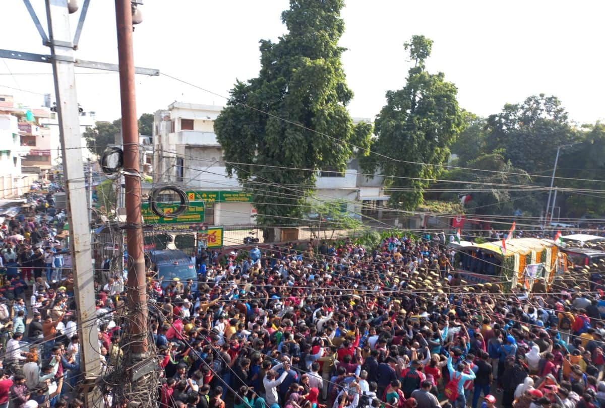 Martyr Wing Commander Prithvi Singh Chauhan cremated with full military, state honours in Agra