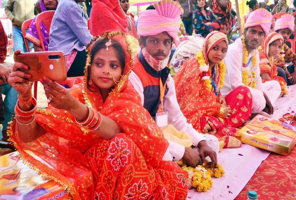 Prayagraj: 1500 couples got married in mass marriage, three got married