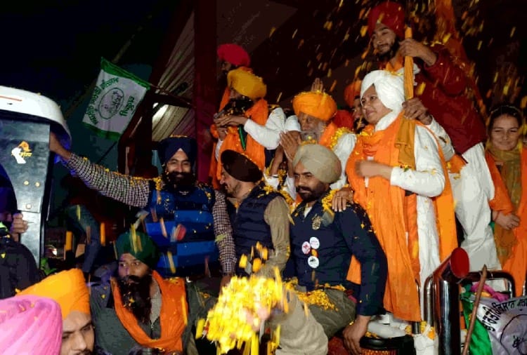 Punjab farmers started returning from Delhi borders