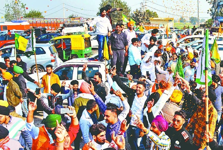 Punjab farmers started returning from Delhi borders