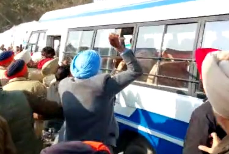 Video of DSP doing lathicharge on unemployed ETT teachers in Mansa goes Viral