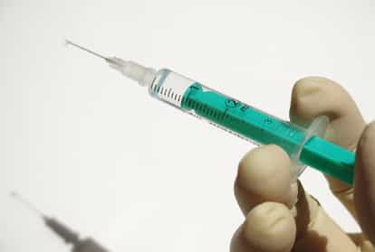 Deputy Cm Brajesh Pathak Asked The Report Where An Injection Syringe Used  Many Times. - Amar Ujala Hindi News Live - Up News:एक ही सिरिंज से कई  मरीजों को लगाया इंजेक्शन, जांच