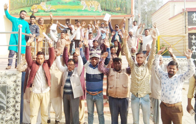protest,railway station