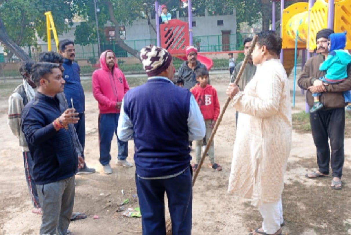 Gwalior: Energy Minister Pradyuman Singh Tomar launched a cleanliness campaign on the death anniversary of his father