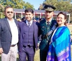कैराना का बेटा लेफ्टिनेंट अंशुमन सिंघल अपने माता पिता और भाई के साथ