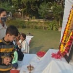 पत्नी और बच्चों ने दी शहीद को दी श्रद्धांजलि