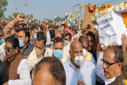 Madhya Pradesh: Massive crowd gathered for the last glimpse of martyr Jitendra in Dhamanda, Chief Minister gave 1 crore honor fund