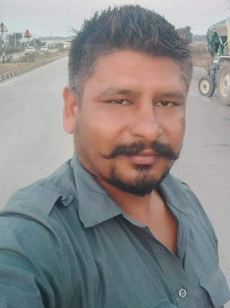 A tractor-trolley full of farmers was hit by a truck from behind, two killed, one PGI referee