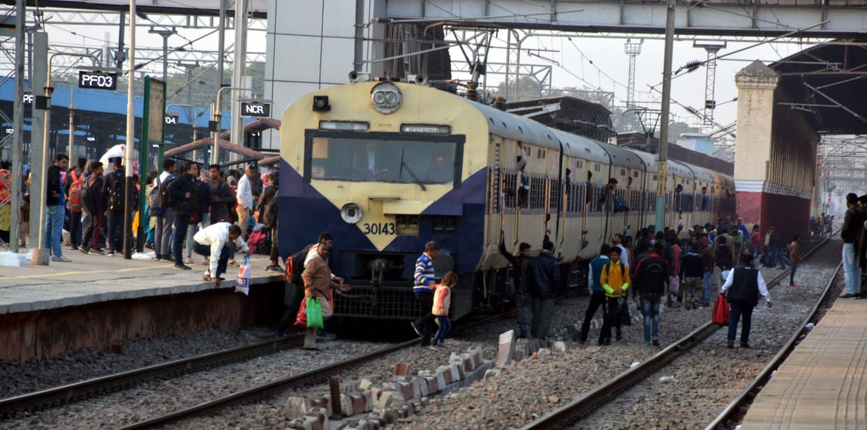 Aligarh: Crowd gathered in buses and trains for Agra