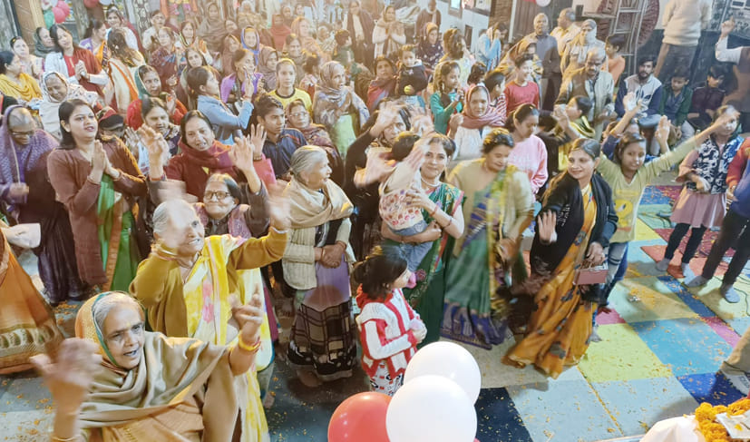 Govind does not leave his side when he holds the hand of a devotee: Saraswati