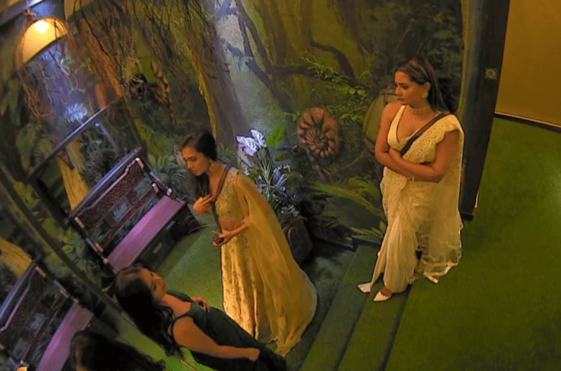 bigg boss 15 farah khan gets angry on housemates Devoleena Bhattacharjee and rashami desai fight in front of her