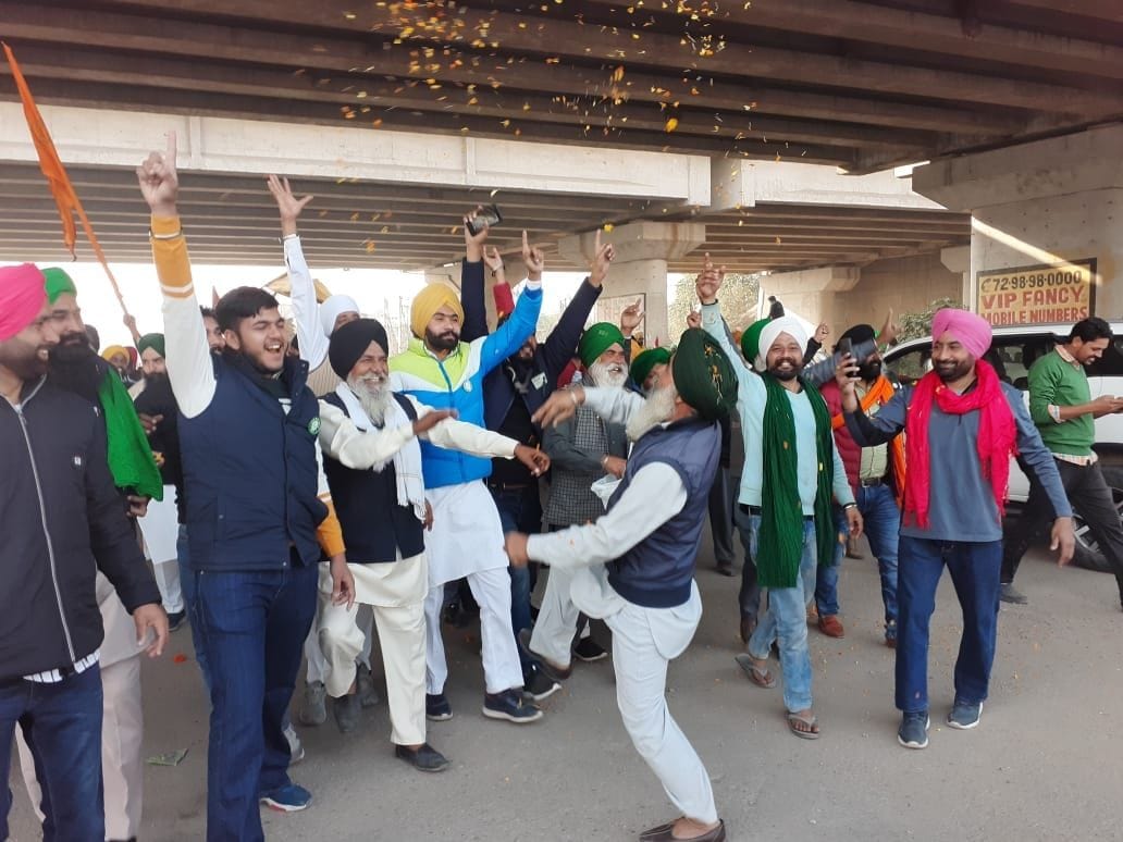 Guru Sahib's palaki went ahead under the supervision of Nihang Sikhs