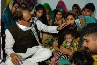 Madhya Pradesh: Massive crowd gathered for the last glimpse of martyr Jitendra in Dhamanda, Chief Minister gave 1 crore honor fund
