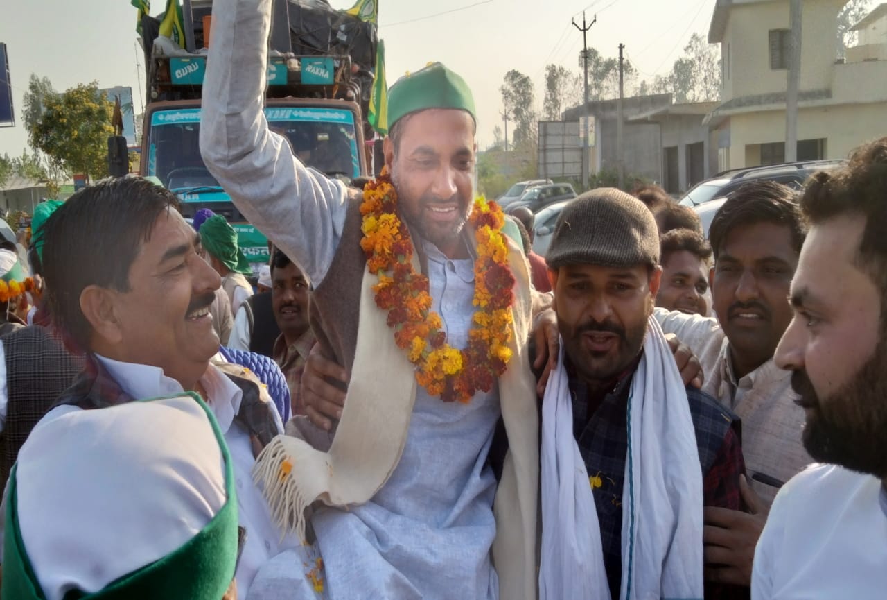 Farmers return home: farmers of Uttarakhand returned from the movement, flowers showered on the border, danced on DJ, photos