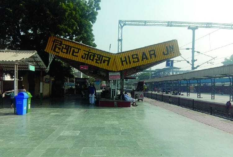 Monthly season ticket facility not started in Kisan Express