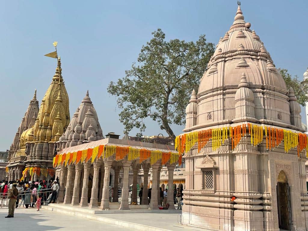 Permission to carry mobile in Kashi Vishwanath Dham devotees can be take selfie at temple square 